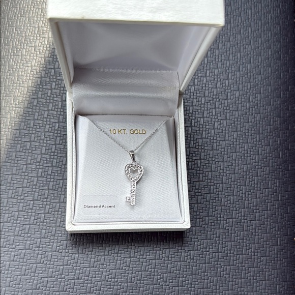 10K Elegant Diamond Accent Heart Key Pendant Necklace - Picture 2 of 5
